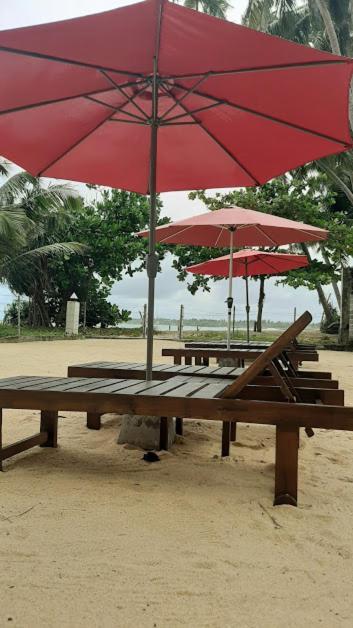 Akurala Beach Boutique Resort Bagian luar foto