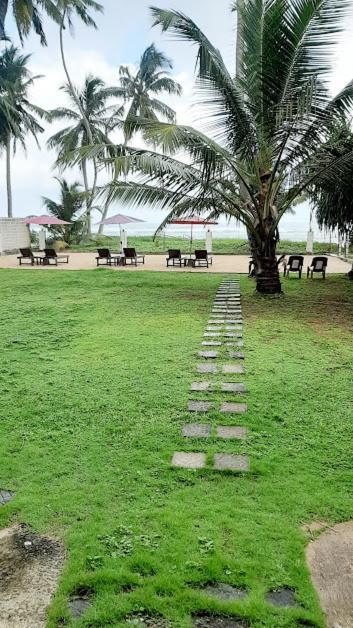 Akurala Beach Boutique Resort Bagian luar foto